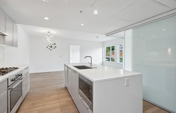 223 7828 Granville Street Marpole
