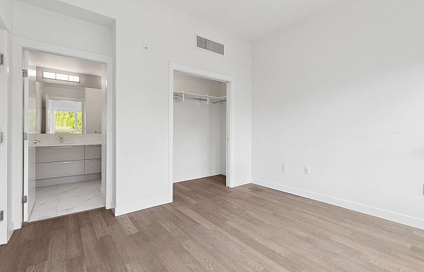 223 7828 Granville Street Marpole