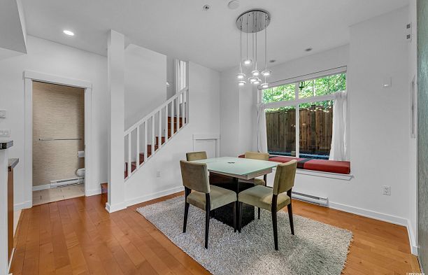 7401 Columbia Street South Cambie