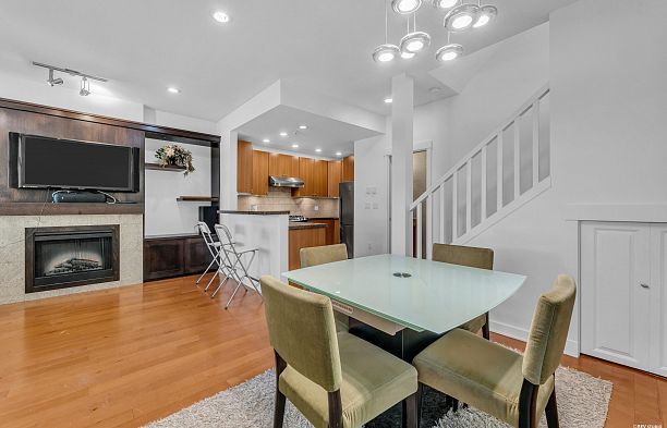 7401 Columbia Street South Cambie