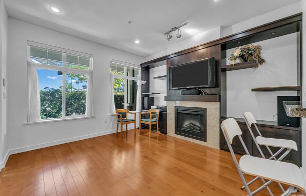 7401 Columbia Street South Cambie