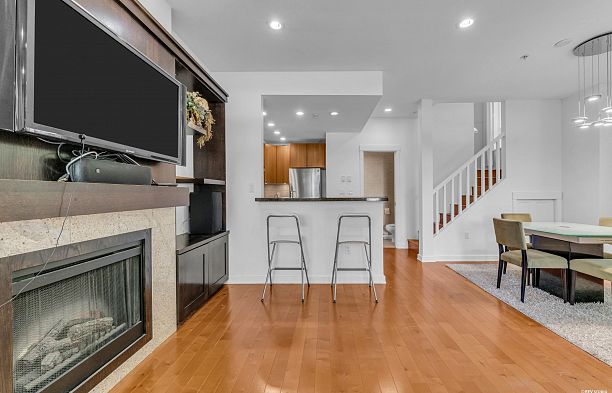 7401 Columbia Street South Cambie