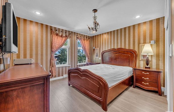7401 Columbia Street South Cambie