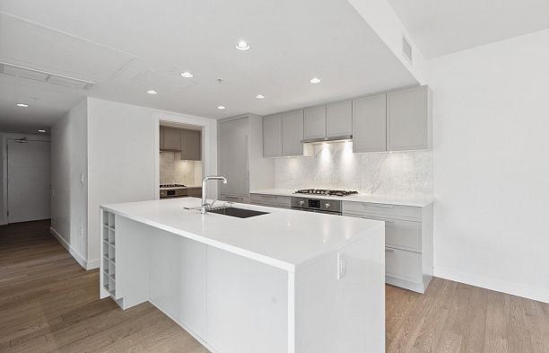 223 7828 Granville Street Marpole