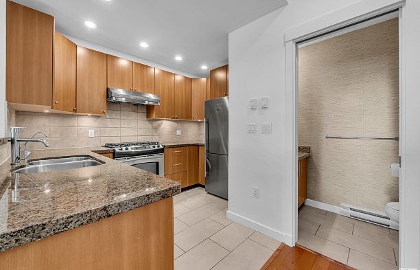 7401 Columbia Street South Cambie