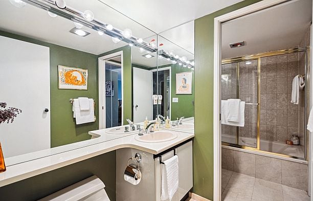 705 1600 Howe Street Yaletown