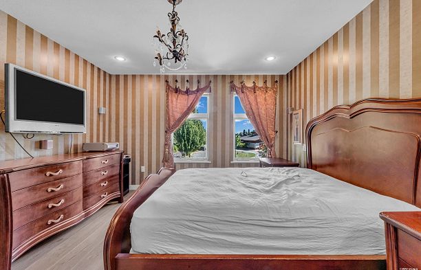 7401 Columbia Street South Cambie