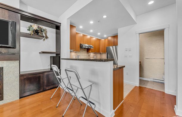 7401 Columbia Street South Cambie
