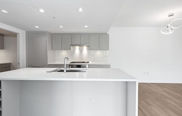 223 7828 Granville Street Marpole