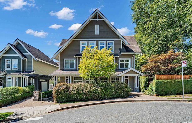 7401 Columbia Street South Cambie