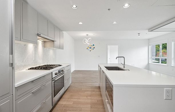 223 7828 Granville Street Marpole