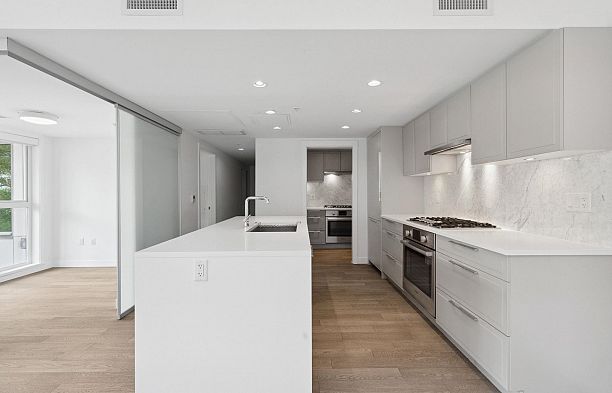 223 7828 Granville Street Marpole