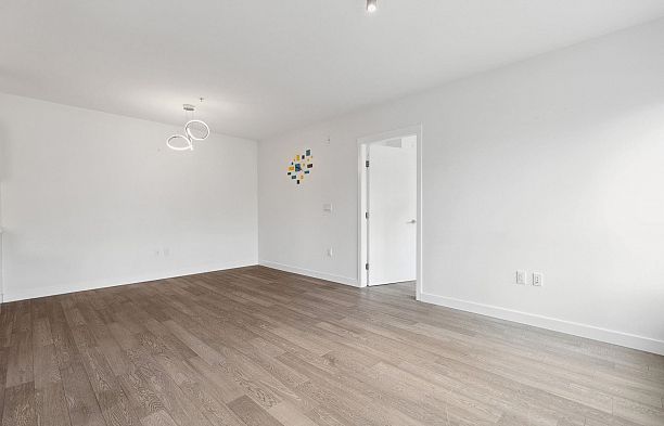 223 7828 Granville Street Marpole
