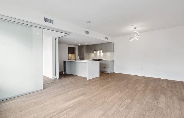 223 7828 Granville Street Marpole
