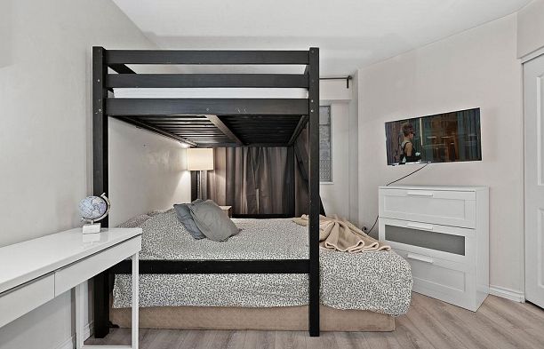 208 2025 Stephens Street Kitsilano