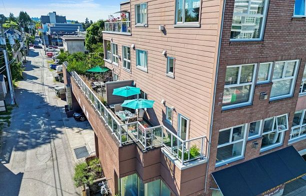 208 2025 Stephens Street Kitsilano