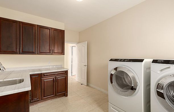 1989 W 52nd Avenue Kerrisdale