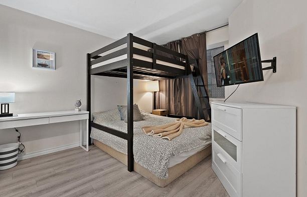 208 2025 Stephens Street Kitsilano