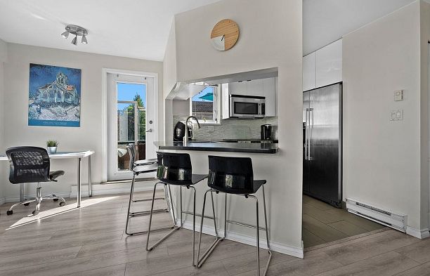 208 2025 Stephens Street Kitsilano