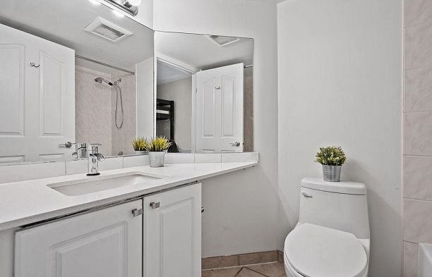 208 2025 Stephens Street Kitsilano