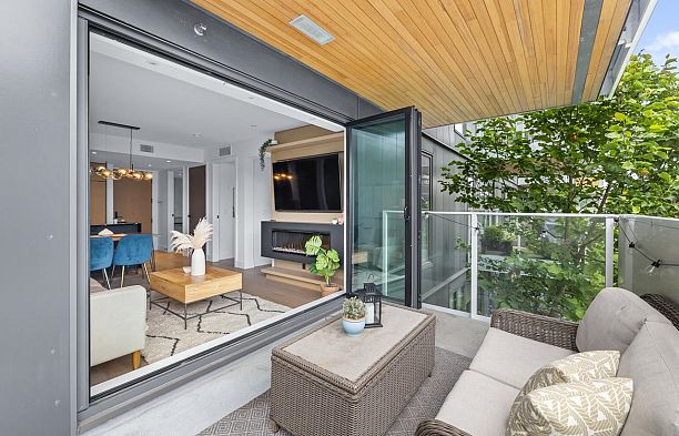 205 5089 Quebec Street Main