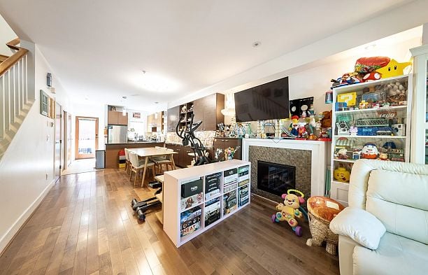 1016 W 45th Avenue South Granville