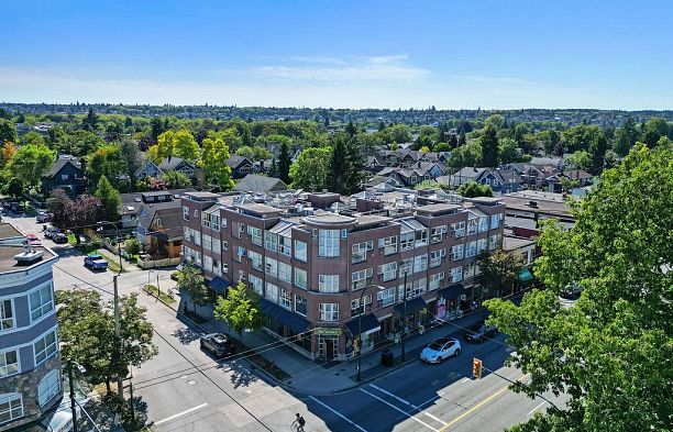 208 2025 Stephens Street Kitsilano