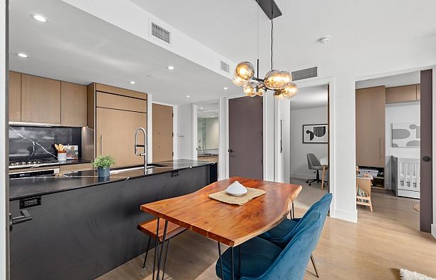 205 5089 Quebec Street Main