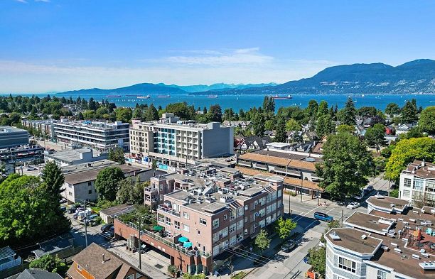 208 2025 Stephens Street Kitsilano
