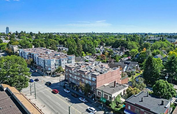 208 2025 Stephens Street Kitsilano