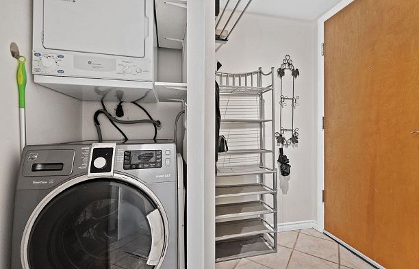 208 2025 Stephens Street Kitsilano