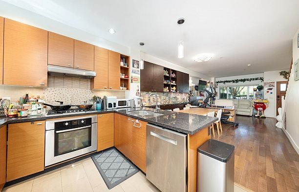 1016 W 45th Avenue South Granville