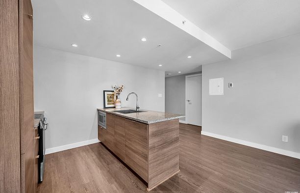3207 488 SW Marine Drive Marpole