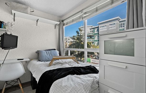 208 2025 Stephens Street Kitsilano