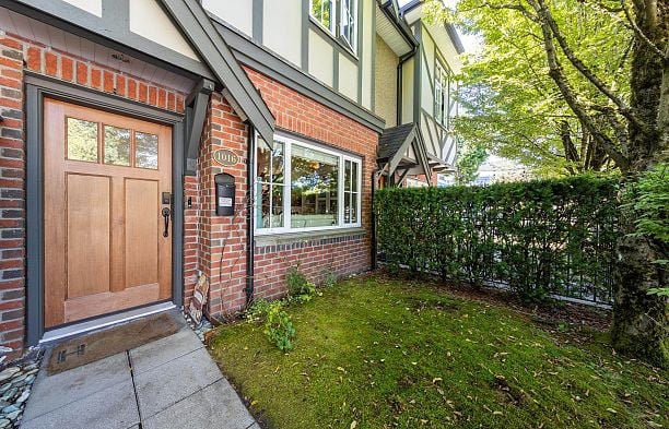 1016 W 45th Avenue South Granville