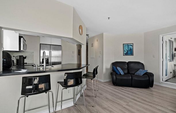 208 2025 Stephens Street Kitsilano