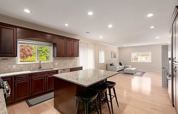 1989 W 52nd Avenue Kerrisdale