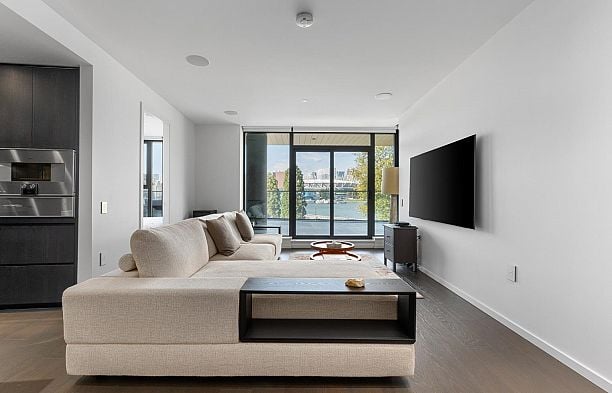303 1601 QUEBEC STREET, Vancouver BC V6A 0J9 Mount Pleasant VE