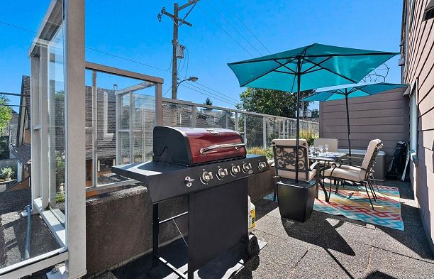 208 2025 Stephens Street Kitsilano