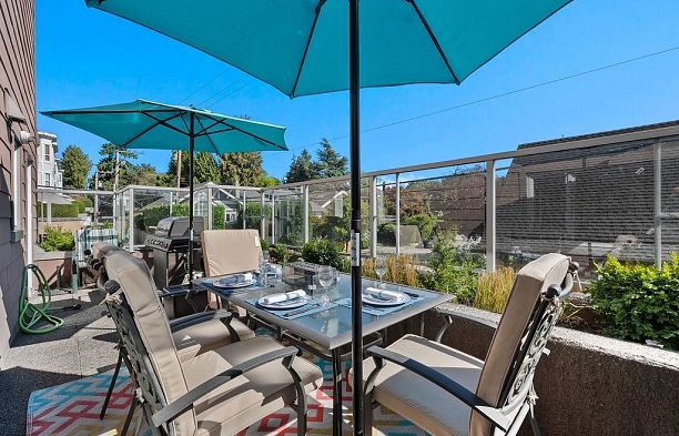 208 2025 Stephens Street Kitsilano