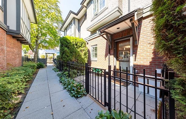 1016 W 45th Avenue South Granville
