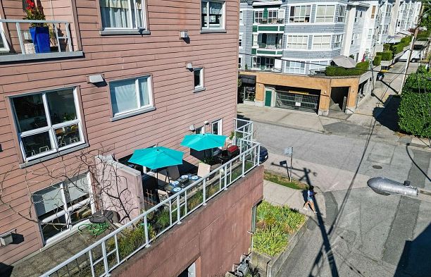 208 2025 Stephens Street Kitsilano