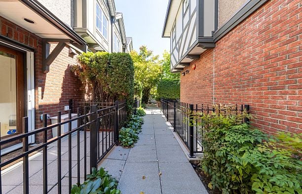 1016 W 45th Avenue South Granville