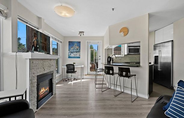 208 2025 Stephens Street Kitsilano