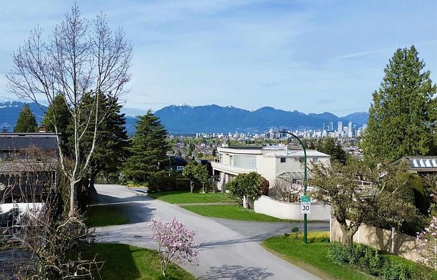 2805 W 30th Avenue MacKenzie Heights