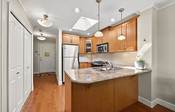 401 2103 W 45th Avenue Kerrisdale