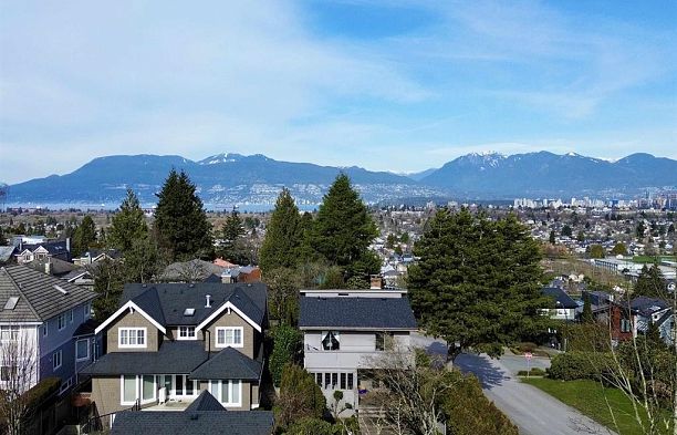 2805 W 30th Avenue MacKenzie Heights