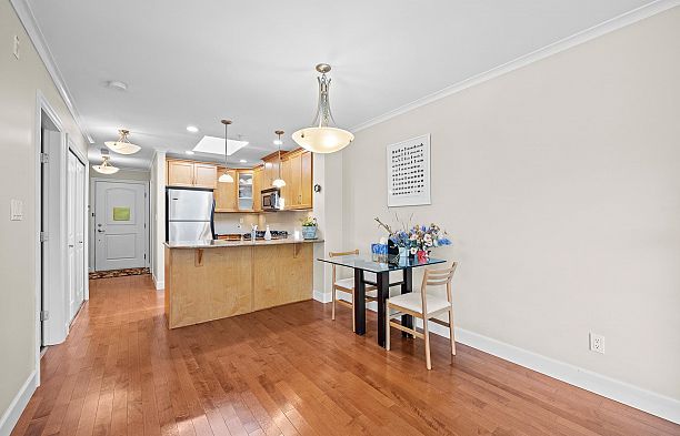 401 2103 W 45th Avenue Kerrisdale