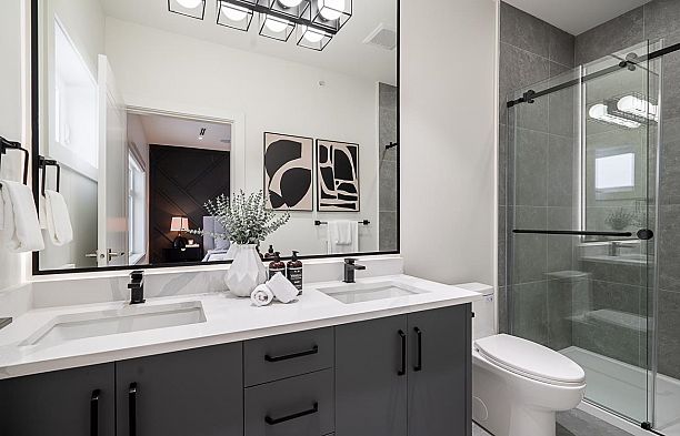 2835 Oliver Crescent Arbutus