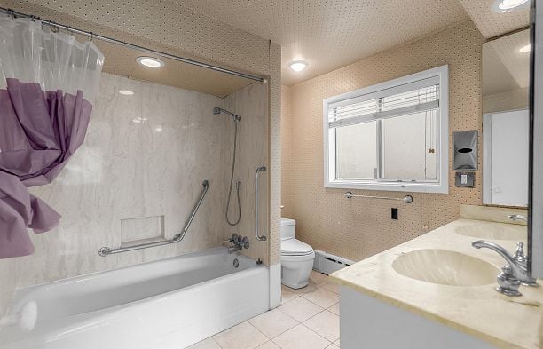 1035 W 48th Avenue South Granville